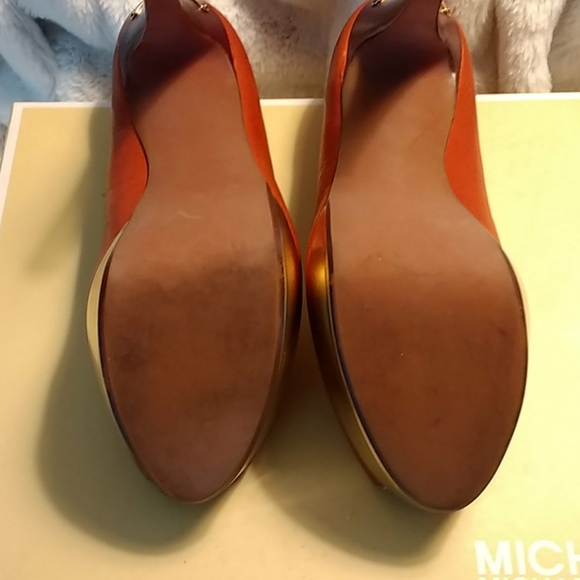 🌠HP🌠 x 2 Michael Michael Kors Luggage/Gold Lana Platforms - Picture 6 of 9